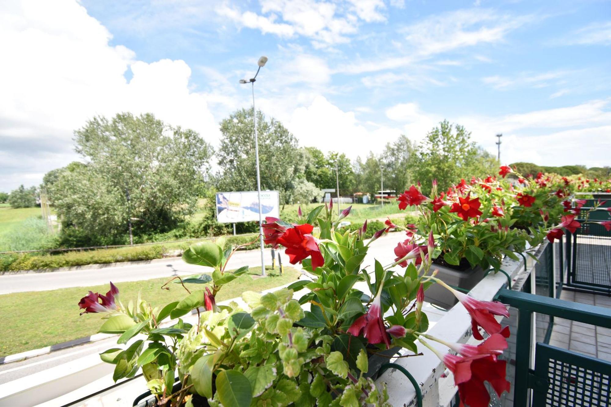 Hotel Grifone Lido di Jesolo Kültér fotó